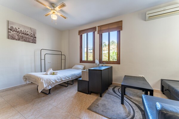 Zonnig studio-appartement aan de boulevard van La Cala de Mijas - thumbnail 1