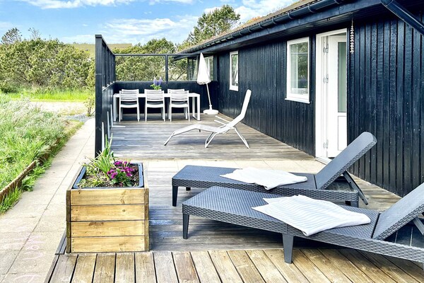 Modern vakantiehuis in Saltum met houtschoorsteen en tuin - thumbnail 3