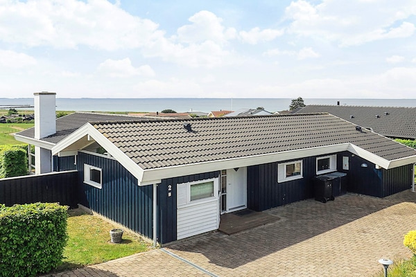 Vrijstaand vakantiehuis op 370m van het strand in Karrebæksminde - thumbnail 1