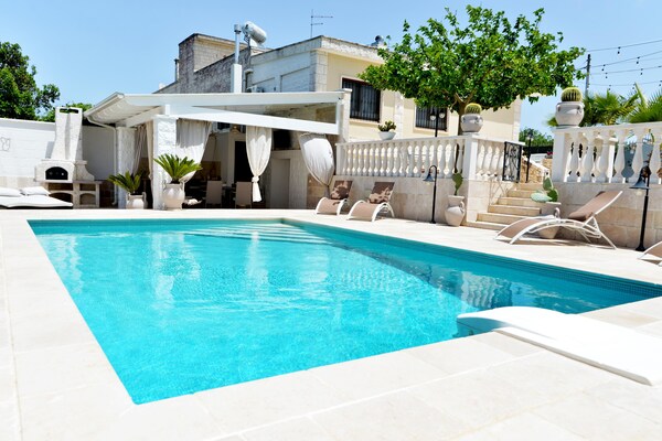 Luxe villa met zwembad en pizzaoven in Locorotondo, Apulië - thumbnail 2