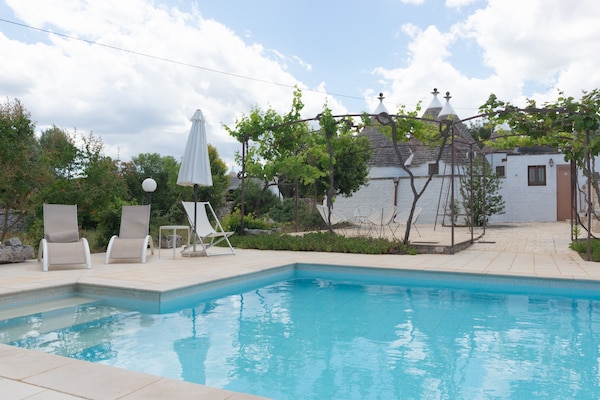 Historisch vakantiehuis Trulli Azzalema in Cisternino voor 8 personen - thumbnail 1