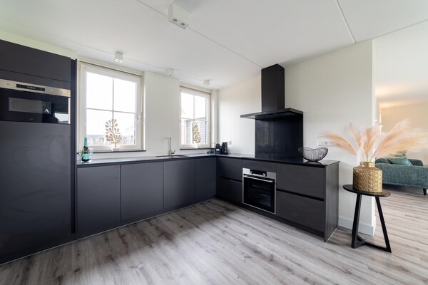 Luxe vrijstaand vakantiehuis met sauna, 100m van zee in Colijnsplaat - thumbnail 4