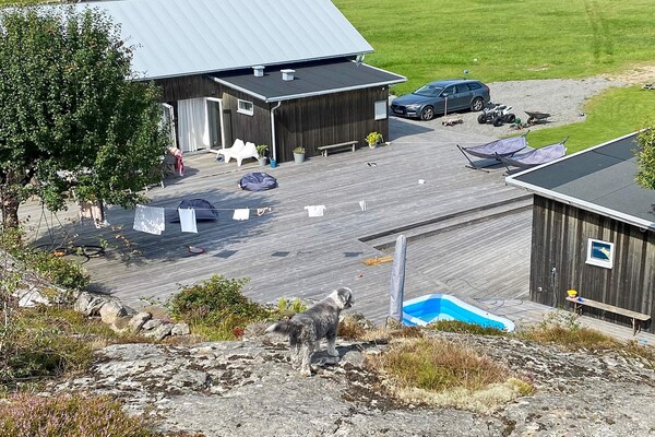 Op 450 m van zee: Modern vakantiehuis in Ellös voor 8 personen - thumbnail 1