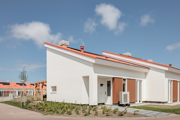 Modern vakantiehuis met 3 suites op autovrij Duinresort, 4,5 km van zee - thumbnail 6