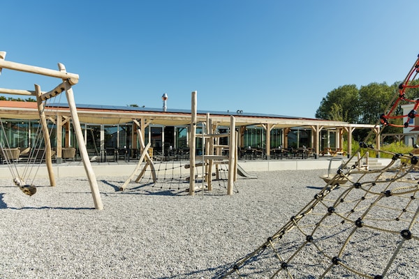 Modern vakantiehuis op autovrij Duinresort, 4,5 km van Noordzeestrand - thumbnail 6