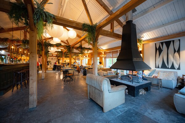 Luxe vakantiehuis met privé-jacuzzi op Resort de Parel in Zeewolde - thumbnail 2