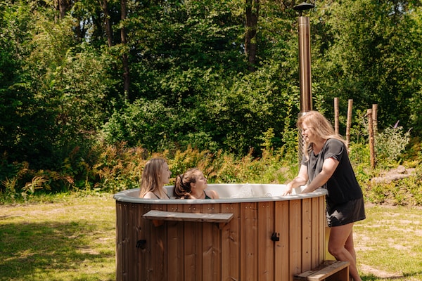 Luxe vakantiehuis met bubbelbad en sterrenhemel-slaapkamer aan het Veluwemeer - thumbnail 2