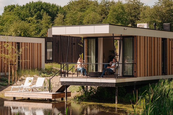 Waterlodge met privé sauna aan het meer in Zeewolde - thumbnail 1