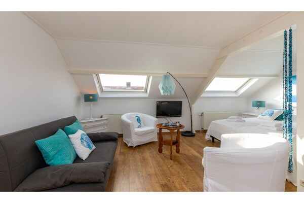 Sfeervol bovenappartement op 150m van zee in Westkapelle - thumbnail 1