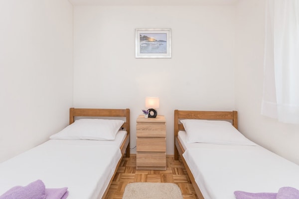 Aan het strand: Ruim appartement met zeezicht in Pasman - thumbnail 3
