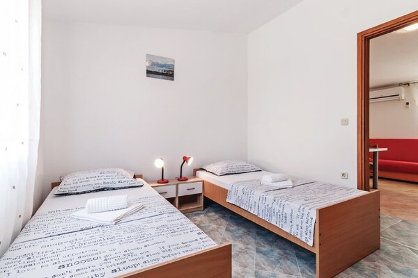 Appartement aan zee met terras en uitzicht op Vir – 100m van het strand - thumbnail 5