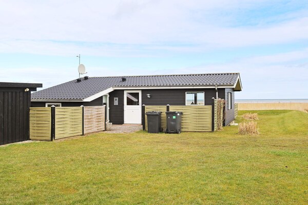 Vrijstaand vakantiehuis direct aan zee in Hadsund, op slechts 50 meter van het water - thumbnail 2