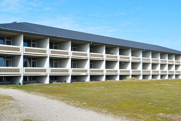 Licht vakantiehuis op de 1e verdieping met panoramisch uitzicht op de Noordzee - thumbnail 1