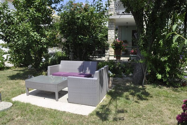 Appartement met terras op 200m van strand op eiland Rab, Kroatië - thumbnail 5