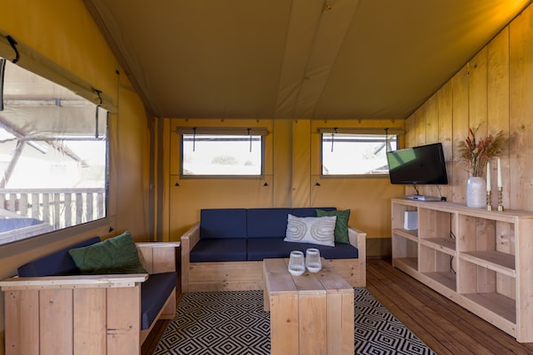 Safarilodge voor 6 personen op Villavakantiepark IJsselhof in Andijk - thumbnail 3