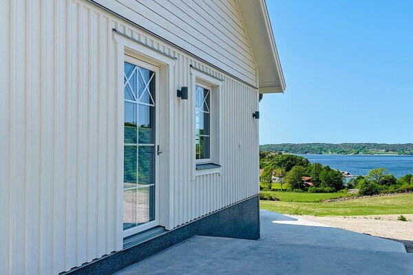 Op 350 m van zee: Stijlvol vakantiehuis in Uddevalla voor 8 personen - thumbnail 1
