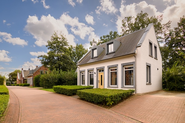 Vrijstaande villa met sauna en veranda op 4 km van Maastricht centrum - thumbnail 1