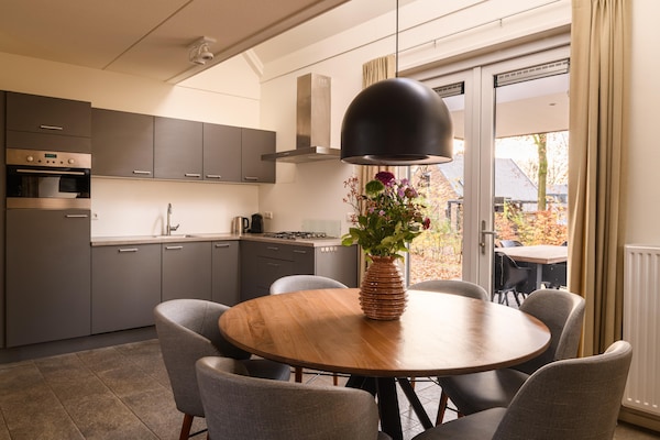 Vrijstaande villa op 4 km van centrum Maastricht met veranda en tuin - thumbnail 4