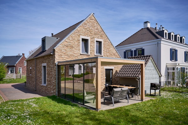 Luxe vrijstaande villa op 4 km van sfeervol Maastricht - thumbnail 1