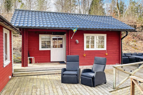 Zweeds vakantiehuis bij meer met royale houtterras en weids uitzicht - thumbnail 6