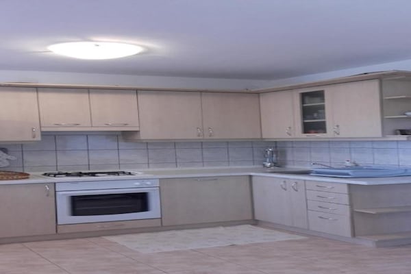 Op 500 m van het strand: Rustig appartement in Karin Gornji - thumbnail 6