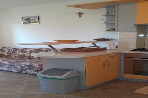 4-persoons appartement met terras in Karin Gornji - thumbnail 6