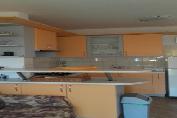 4-persoons appartement met terras in Karin Gornji - thumbnail 4