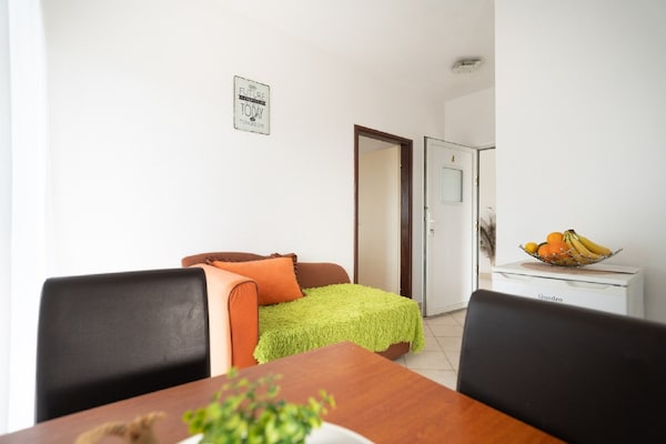 Op 500 m van het strand: Appartement met zeezicht in Karin Gornji - thumbnail 2