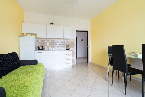 Zonovergoten appartement met terras en zeezicht vlakbij het strand - thumbnail 3