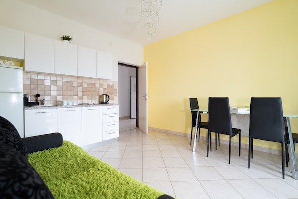 Zonovergoten appartement met terras en zeezicht vlakbij het strand - thumbnail 1