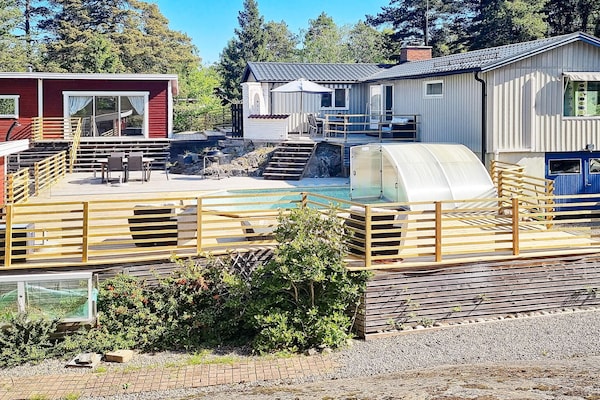 Vakantiehuis met privézwembad in Nynäshamn op 500m van zee - thumbnail 1
