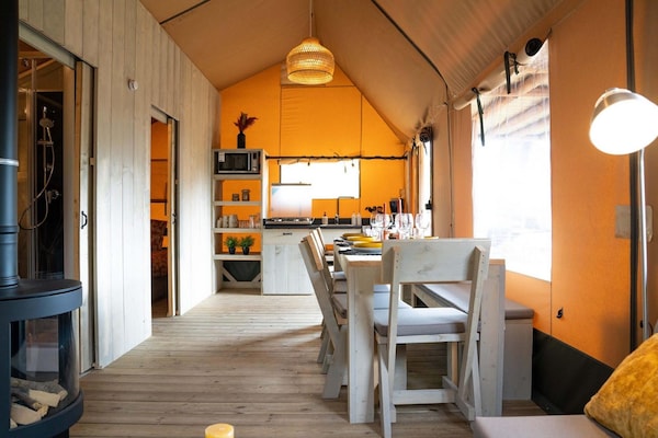 Glamping tent met uitzicht op Rhederlaagse Meren voor 8 personen - thumbnail 1