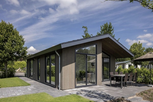 Modern chalet aan sfeervolle vijver in Veldhoven, 4 pers. - thumbnail 5