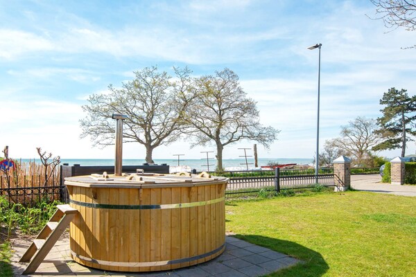 Vrijstaand vakantiehuis op 10 meter van de zee in Hou, voor 8 personen - thumbnail 5