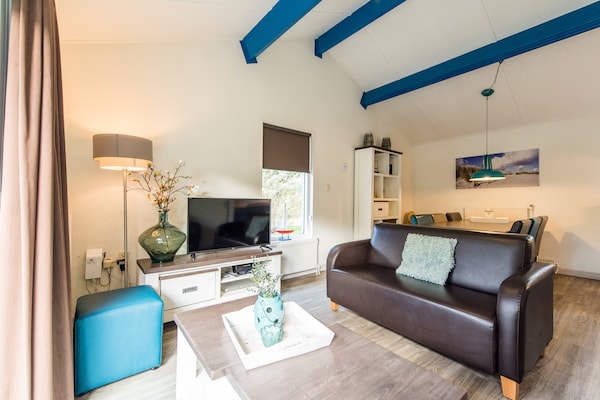 Knusse bungalow op Ameland, op 1,5 km van strand en Hollum - thumbnail 2