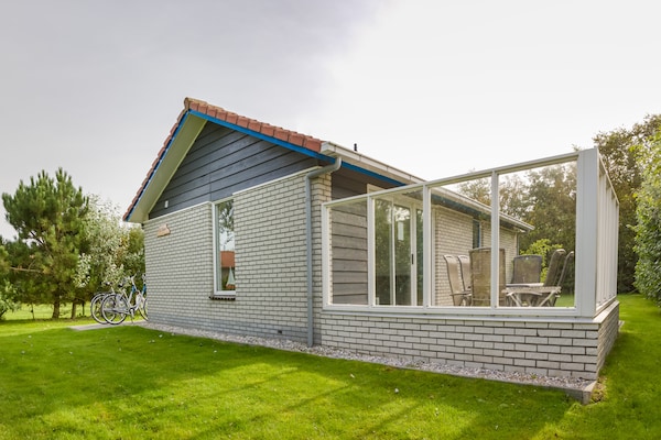 Knusse bungalow op Ameland, op 1,5 km van strand en Hollum - thumbnail 6