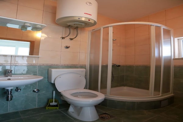 Op 500 m van het strand: Compact appartement in Baška Voda - thumbnail 6