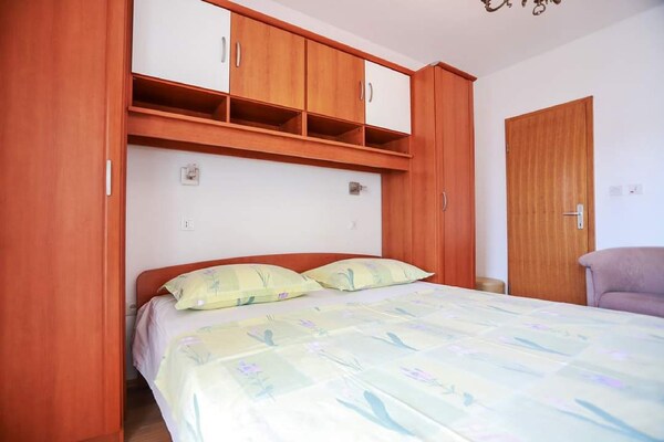 Knusse studio met zeezicht en balkon op 500 meter van het strand in Baška Voda - thumbnail 5