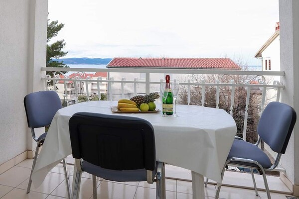 Superior studio met balkon en zeezicht in Baška Voda, vlakbij het strand - thumbnail 4