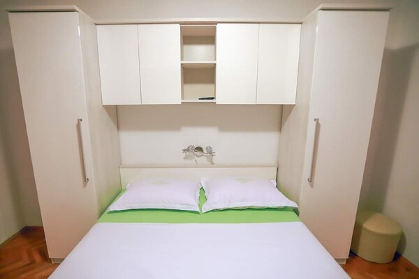 2-persoons appartement in Baška Voda op 500 m van het strand - thumbnail 4