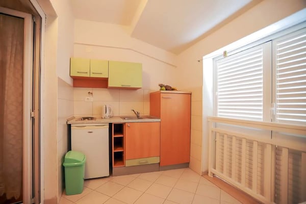2-persoons appartement in Baška Voda op 500 m van het strand - thumbnail 2