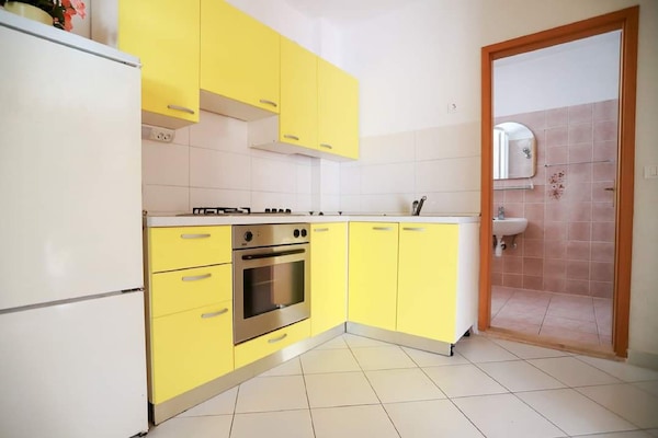 Op 500 m van het strand: Comfortabel appartement in Baška Voda - thumbnail 2