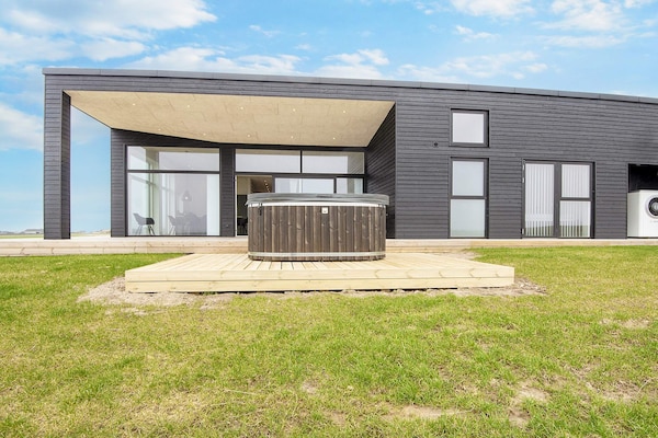 Op 300 m van zee: Modern architectuurhuis in Lemvig voor 12 personen - thumbnail 2