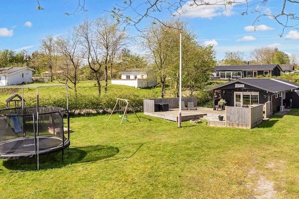 Licht vakantiehuis bij Virksund met whirlpool, 150m van het strand - thumbnail 1