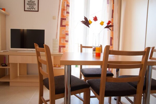 Superior appartement met terras op Murter, 200m van het strand - thumbnail 2