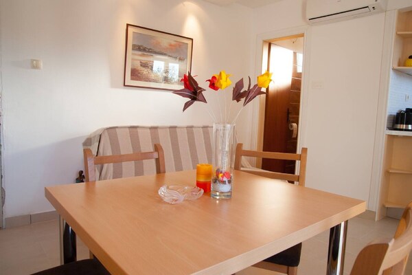 Superior appartement met terras op Murter, 200m van het strand - thumbnail 3
