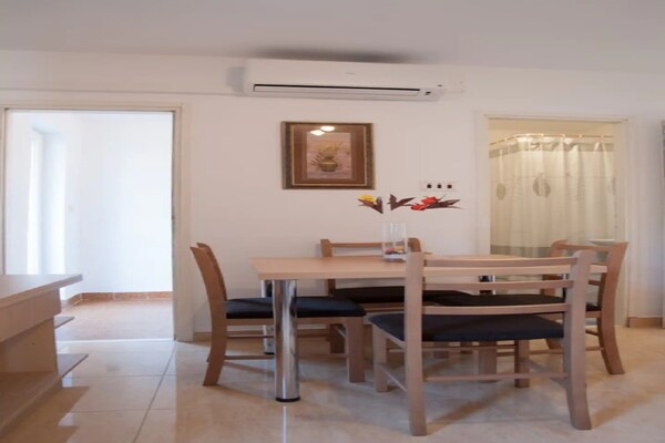 Luxe appartement met terras op 200m van strand in Jezera, Murter - thumbnail 6