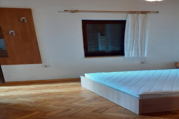 Appartement met zeezicht en terras op 100 meter van strand in Klenovica - thumbnail 5