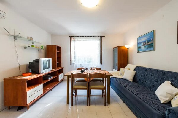 Aan het strand: Ruim appartement in Zavala voor 4 personen - thumbnail 4