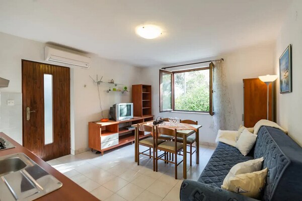 Aan het strand: Ruim appartement in Zavala voor 4 personen - thumbnail 1